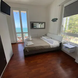 Sollevante Riomaggiore